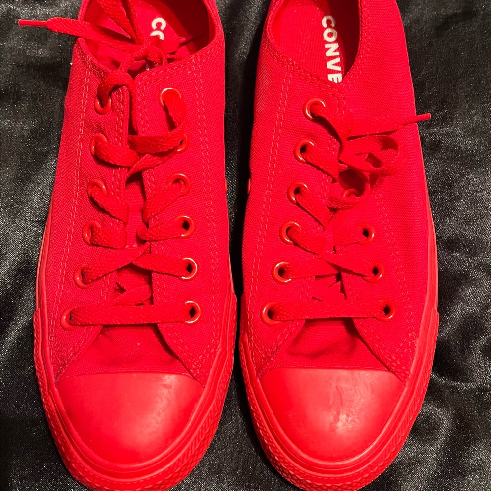 Brand new red converse 8-1/2 women’s 6-1/2 men